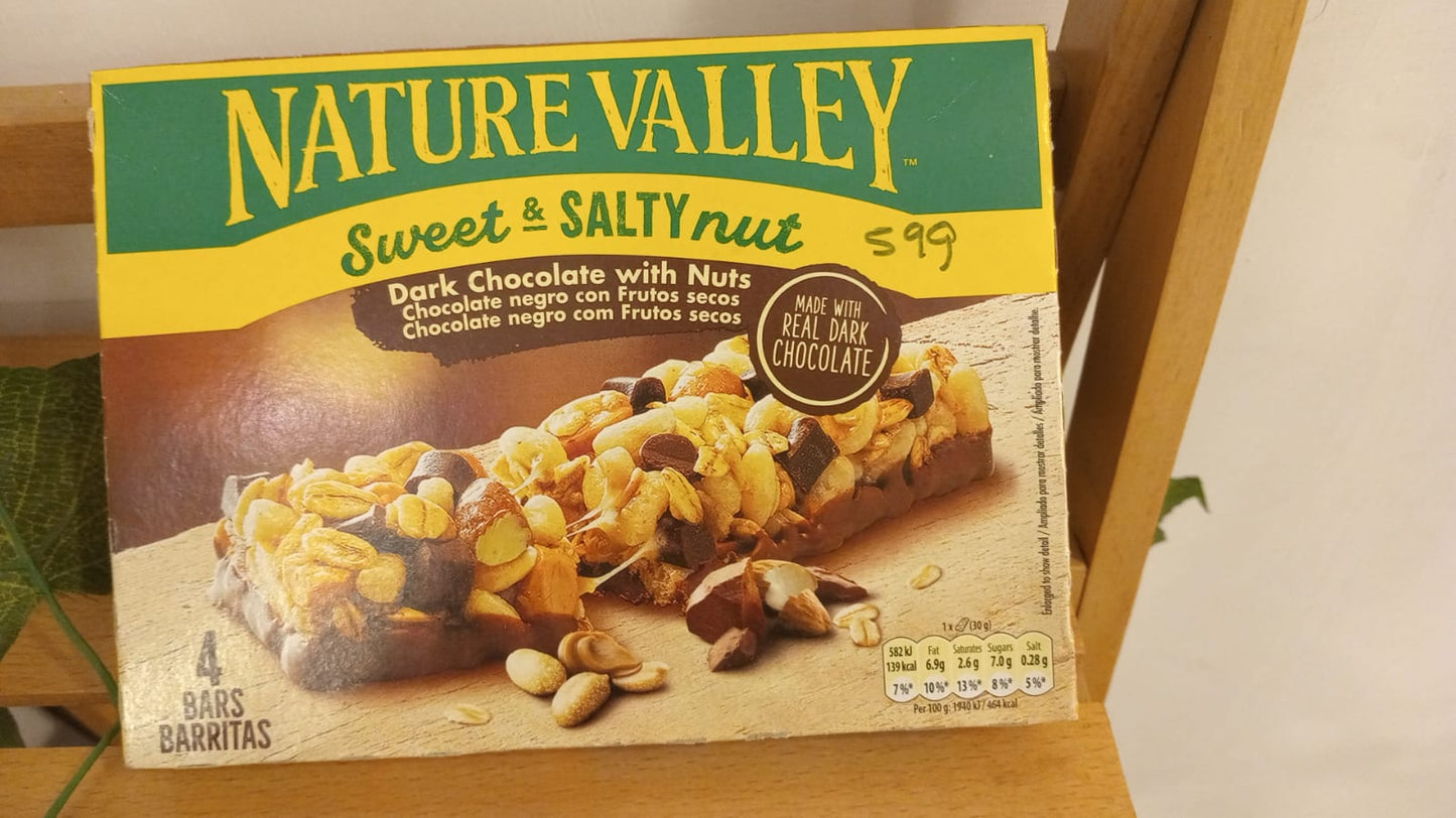 Sweat and Salty Nut Bars 120 gm Nature Valley