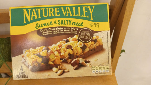 Sweat and Salty Nut Bars 120 gm Nature Valley